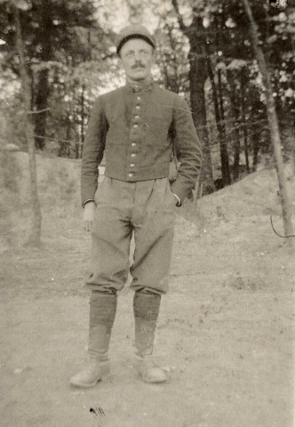 Portrait de soldat : photographie noir et blanc (25 mai 1915).