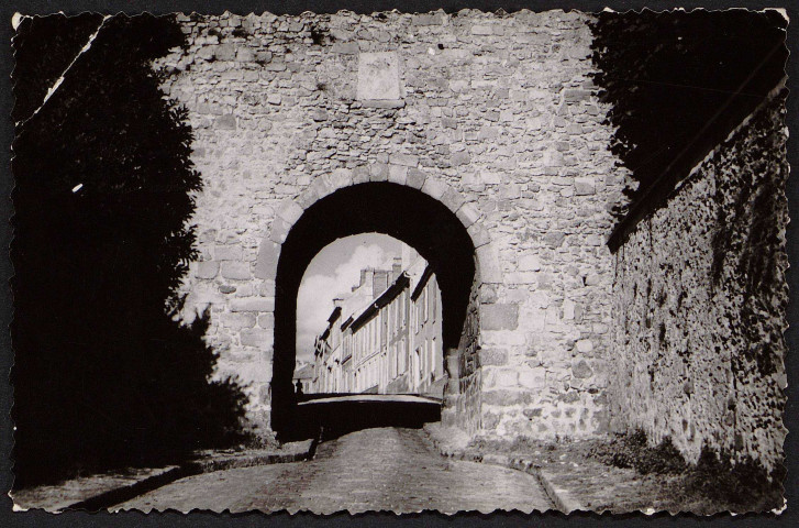 Linas.- Porte de Linas. Reste des fortifications de 1589 (31 août 1962). 