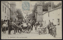 Arpajon.- Fête des fleurs : défilé à la Porte de paris (12 juillet 1907). 