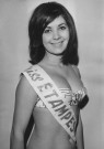 ETAMPES.- Véronique VERAN, élue Miss Etampes 1965, février 1965, N et B. Dim. 18 x 13 cm. 