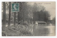 ESSONNES. - Moulin-Galant. Le lavoir sur l'Essonne à la place verte, Leroy, 1908, 3 mots, 5 c, ad. 