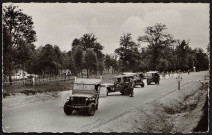 Montlhéry.- Camp militaire : apprentissage de la conduite sur jeep [1950-1960] . 