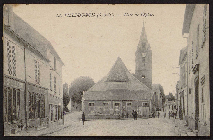 VILLE-DU-BOIS (LA). - Place de l'église (31 octobre 1922).