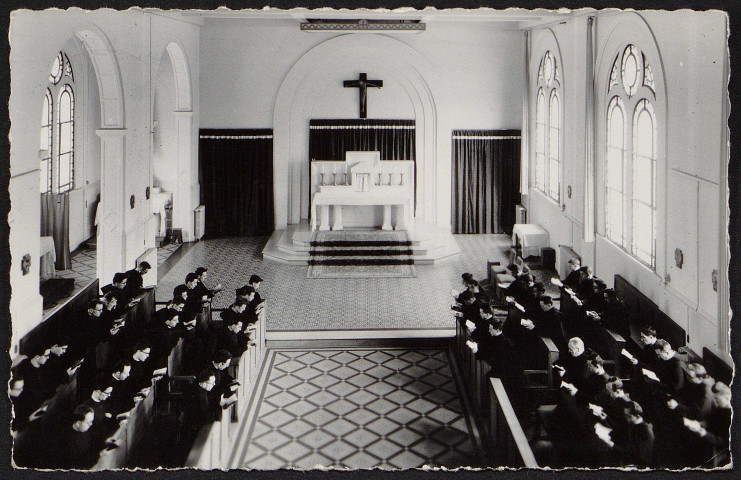 LONGPONT-SUR-ORGE. - Lormoy. Institut missionnaire des pères de l'Assomption : la chapelle (30 décembre 1966).