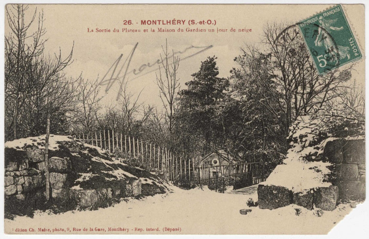 MONTLHERY. - Tour. La sortie du plateau et la maison du gardien un jour de neige [Editeur Maire, 1911, timbre à 5 centimes]. 