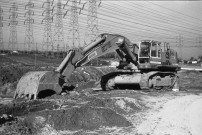 VILLEJUST.- La construction du tunnel du TGV : une pelleteuse sur le chantier du TGV, [vers 1987], N et B. Dim. 20 x 30 cm. 