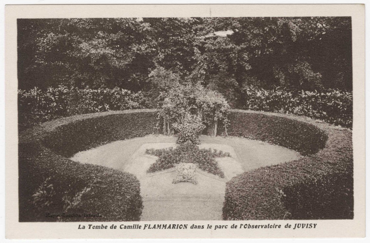 JUVISY-SUR-ORGE. - La tombe de Camille Flammarion dans le parc de l'observatoire de Juvisy. Sépia. 