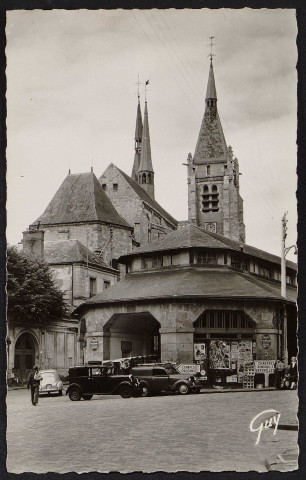 Dourdan .- Les halles et l'église Saint-Germain (juillet 1965). 