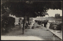 MORSANG-SUR-SEINE.- Terrasse du "Vieux Garçon" (26 juin 1915).