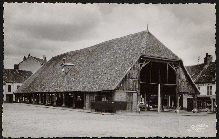 Arpajon.- Les halles [1950-1960]. 