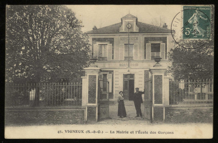 VIGNEUX-SUR-SEINE. -  La mairie et l'école des garçons. Editeur Francis, 1912, 1 timbre à 5 centimes. 