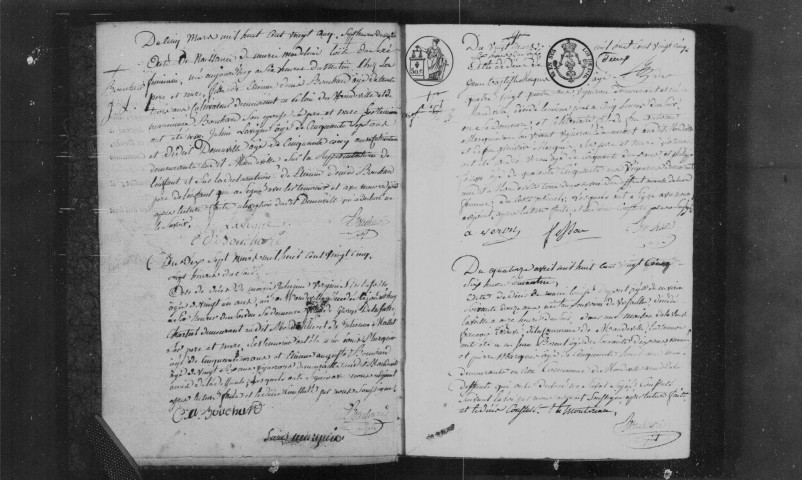 MONDEVILLE. Naissances, mariages, décès : registre d'état civil (1825-1843). 