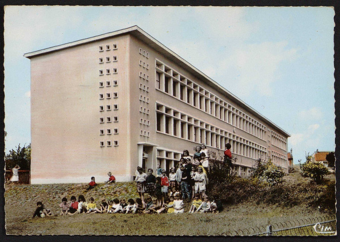 Brétigny-sur-Orge.- Groupe scolaire Chevrier (architecte Blanchot) [1950-1960]. 