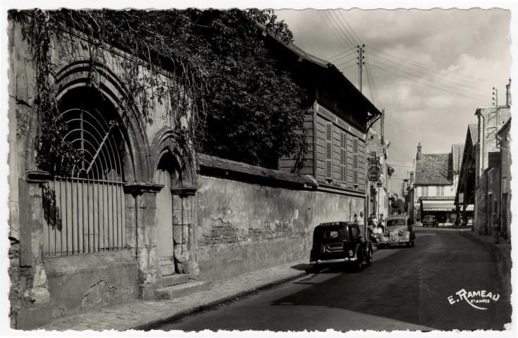 MILLY-LA-FORET. - Porte du Moustier de Péronne [Editeur Rameau]. 