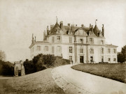 MEREVILLE. - Château : le château, la terrasse Nord et les cuisines, (1874). 