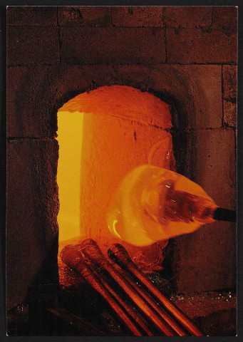 SOISY-SUR-ECOLE.- Verrerie d'art : Cueillage du verre en fusion [1985-1996].
