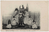 EPINAY-SUR-ORGE. - Fête Jeanne d'Arc, personnes costumées, photo de groupe. Cliché Jacques. 