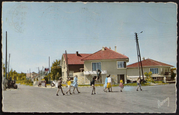 MORSANG-SUR-ORGE.- Place de Juvisy (27 août 1964).