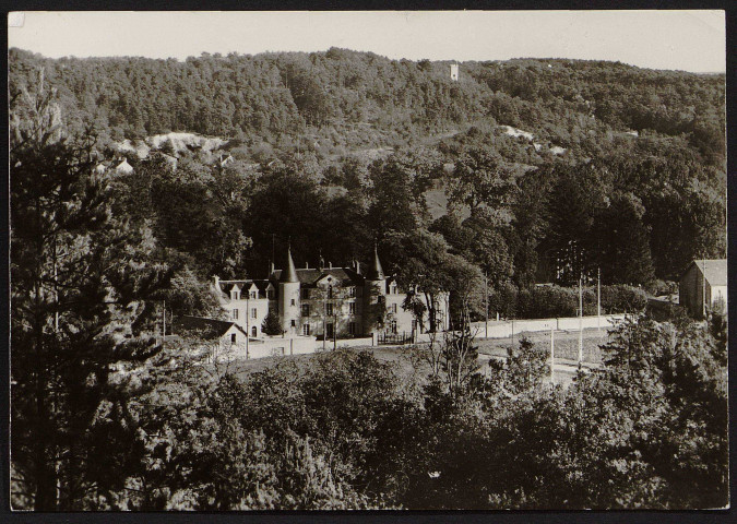 Boissy-la-Rivière.- Domaine de Bierville, Centre d'Education ouvrière et sociale de la CFDT : le château (17 novembre 1969). 