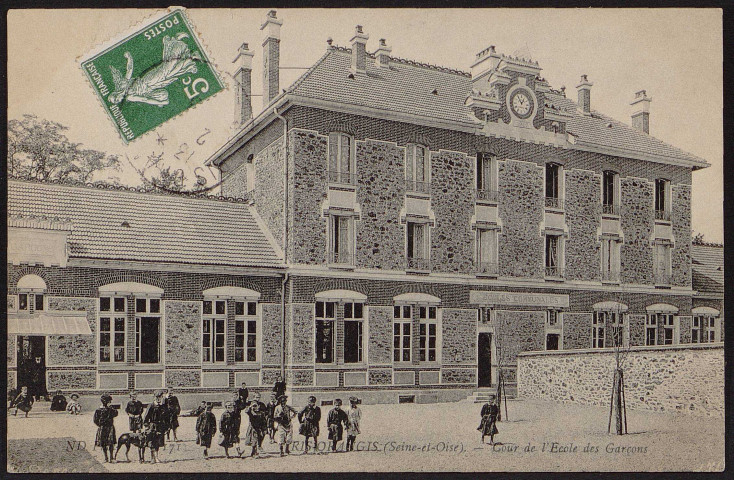 RIS-ORANGIS.- Cour de l'école des garçons [1907-1910].
