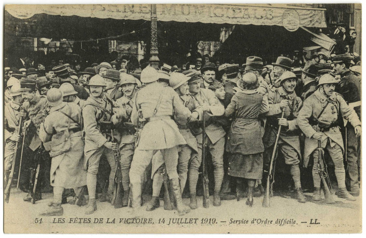 Les fêtes de la victoire à Paris, le 14 juillet 1919. Service d'ordre difficile.