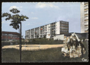 CORBEIL-ESSONNES. - L'Ermitage, les immeuble du quartier, 1987. Editeur Combier Impr., Mâcon, 1969, timbre à 2 francs et 20 centimes, couleur. 