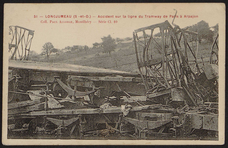 LONGJUMEAU.- Accident sur la ligne du tramway de Paris à Arpajon (16 août 1909).