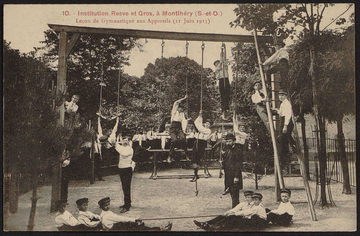 Montlhéry.- Institution Resve et Gros : Leçon de gymnastique aux appareils (11 juin 1913). 