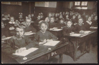 Classe de filles [1900-1903].