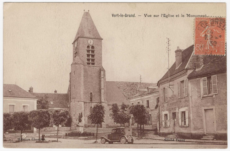 VERT-LE-GRAND. - Vue sur l'église, la place et le monument aux morts [Editeur Chouffot, 1932, timbre à 50 centimes, sépia]. 