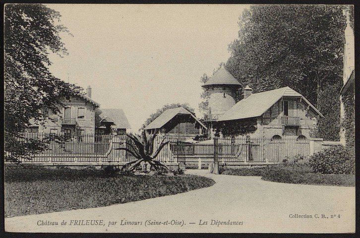 Briis-sous-Forges.- Château de Frileuse par Limours : les dépendances [1904-1930]. 