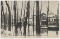 CORBEIL-ESSONNES. - Inondations de 1910. Une sortie des ateliers Decauville au plus fort de la crue, Mardelet. 