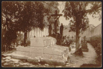 Evry.- Grand-Bourg. La tombe du père Th. Ratisbonne à Notre-Dame de Sion. 