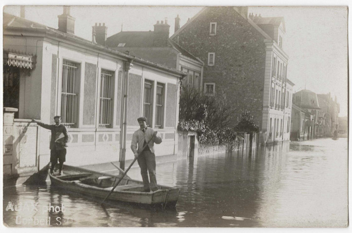 CORBEIL-ESSONNES. - [Inondation d'une rue en 1910], cote négatif 1B7.2. 