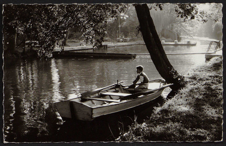 Janville-sur-Juine.- La baignade dans la Juine (piscine aménagée) (13 août 1959). 