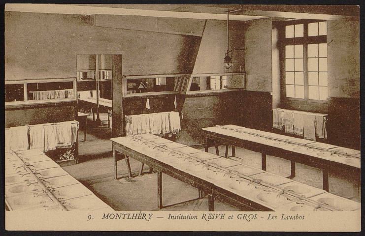 Montlhéry.- Institution Resve et Gros : Les lavabos (1920-1930]. 