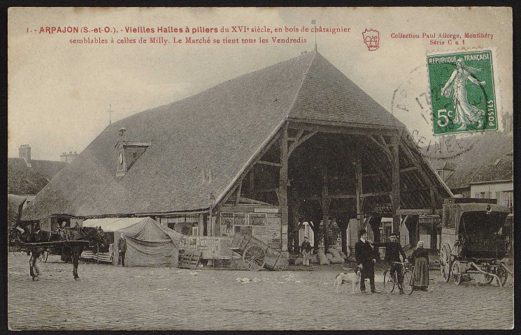 Arpajon.- Vieilles halles à piliers du XVI e siècle, en bois de châtaignier, semblable à celles de Milly. Le marché se tient tous les vendredis (1908). 