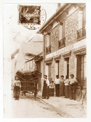 Le restaurant Pannetier à Mérobert, [début 20e siècle-années 1950], cartes postales.
