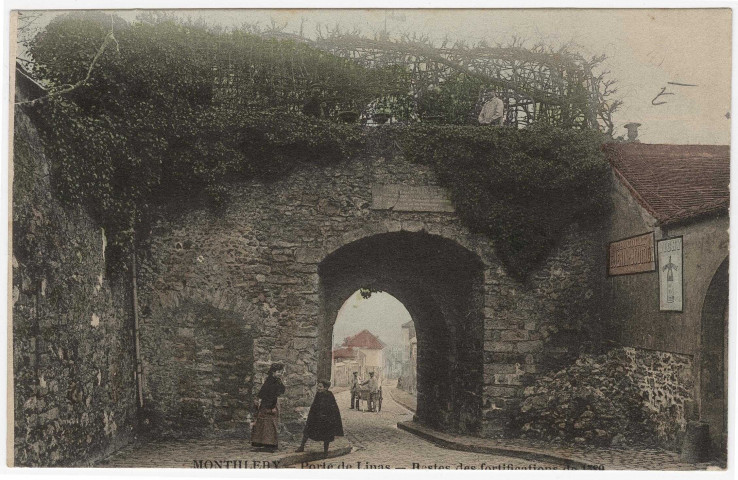 MONTLHERY. - Porte de Linas, restes des fortifications. 