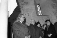 Invités à l'intérieur de la chapelle (16 octobre 1964).