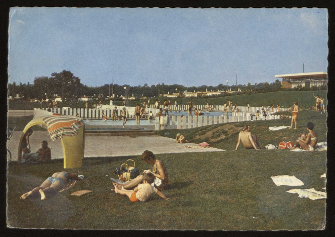 BOUSSY-SAINT-ANTOINE. - La piscine. Edition Raymon, 1971, 1 timbre à 30 centimes, couleur. 