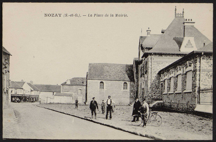 NOZAY.- La place de la mairie [1915-1930].