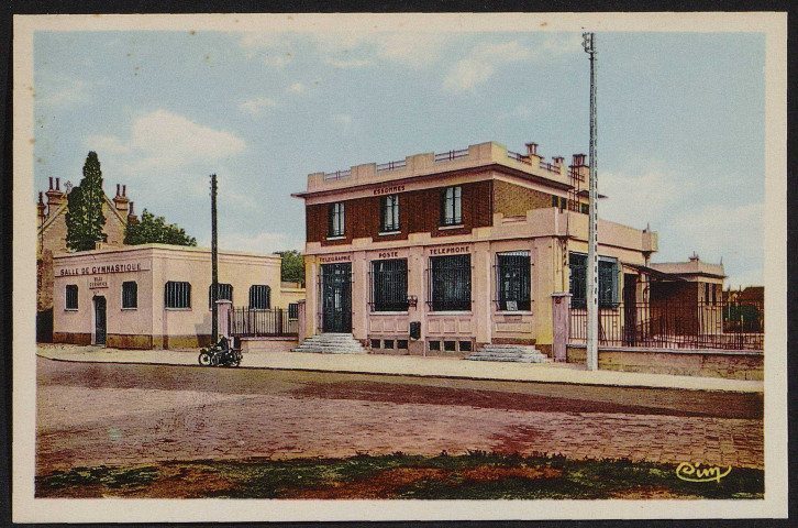 Corbeil-Essonnes.- Essonnes : la poste et la salle de gymnastique (1950]. 
