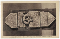 ETAMPES. - Musée d'Etampes. Epoque mérovingienne. Boucle de ceinture en bronze [Editeur Rameau, sépia]. 