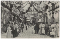 CORBEIL-ESSONNES. - Concours de manoeuvres de pompes (1906). Décoration de la rue Saint-Spire. 