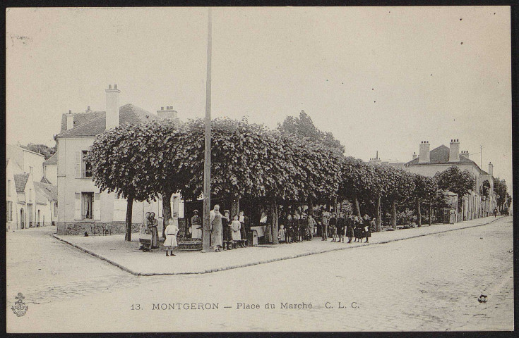 MONTGERON.- Place du marché (20 décembre 1904).