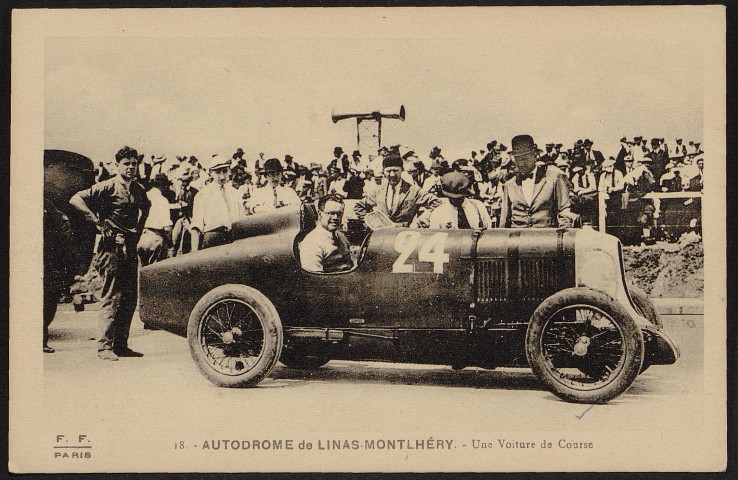 Linas.- Autodrome de Linas-Montlhéry, Domaine de Saint-Eutrope : Une voiture de course [1925-1935]. 