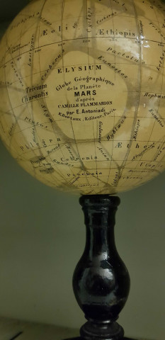 globe géographique de la planète Mars d'Antoniadi (H.29 cm)