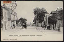 Draveil.- Grande rue, gendarmerie et route de Champrosay (8 septembre 1907). 