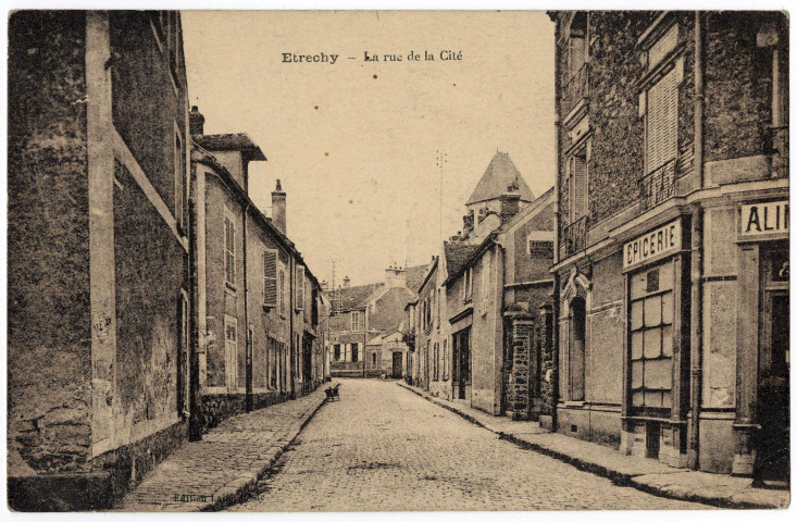 ETRECHY. - La rue de la Cité [sépia]. 